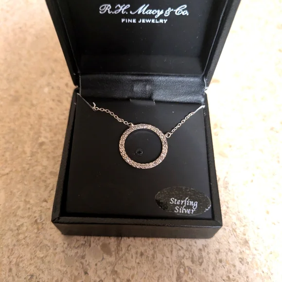 NWT Macy's 1/4 CTTW Diamond Circle Pendant With Sterling Silver Necklace. - Picture 2 of 8